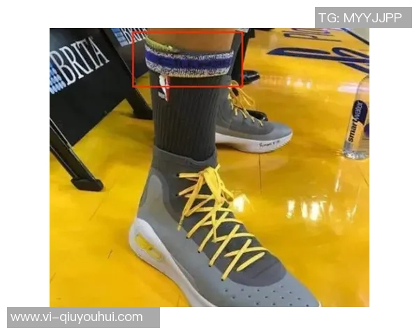 克莱女友晒拉布布穿球衣秀恩爱引发网友热议与羡慕