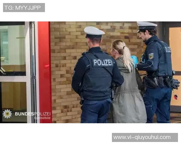 费耶诺德球场安保在欧联资格赛后遭袭警方持续调查中